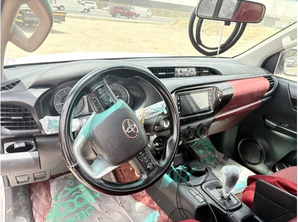 Car image 12