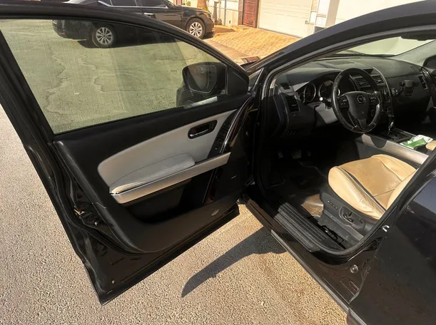 Car image 10