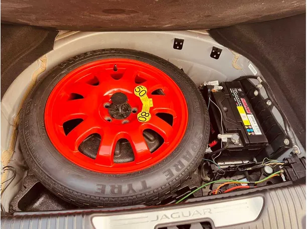 Car image 16