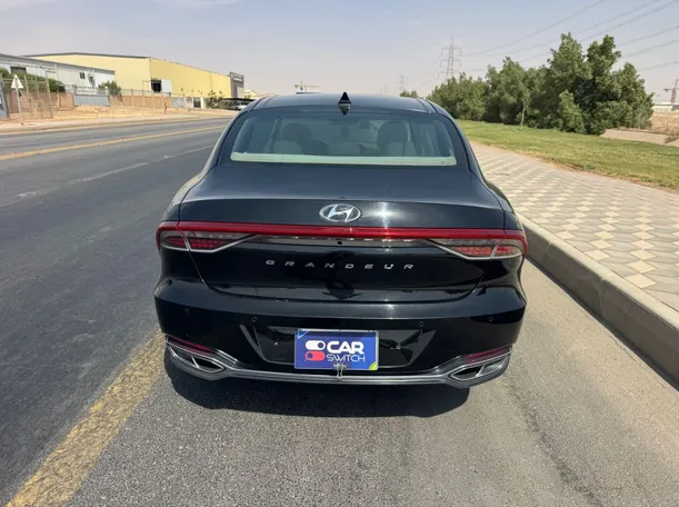 Car image 6