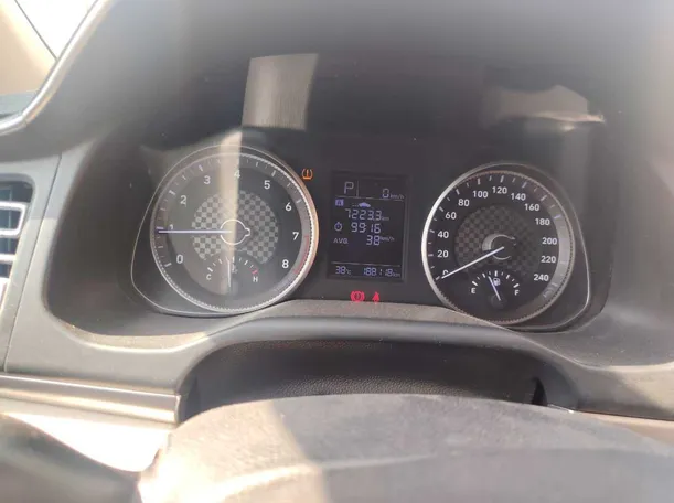 Car image 24