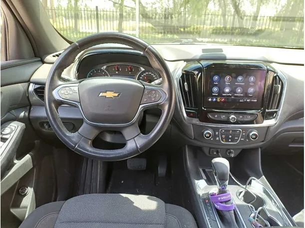Car image 17