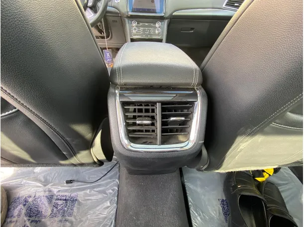 Car image 24
