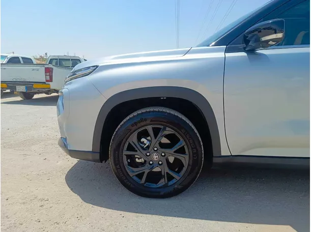 Car image 9
