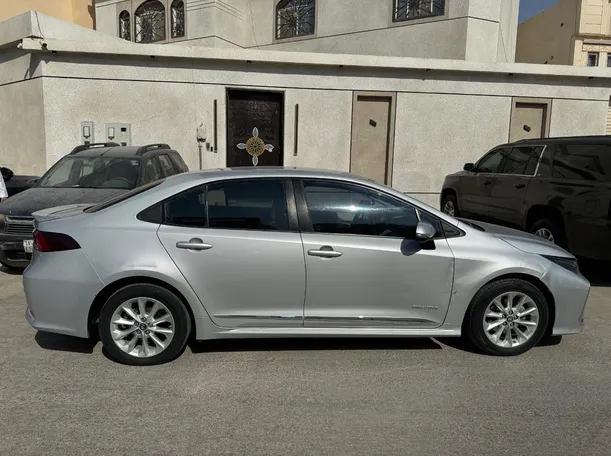 Car image 4