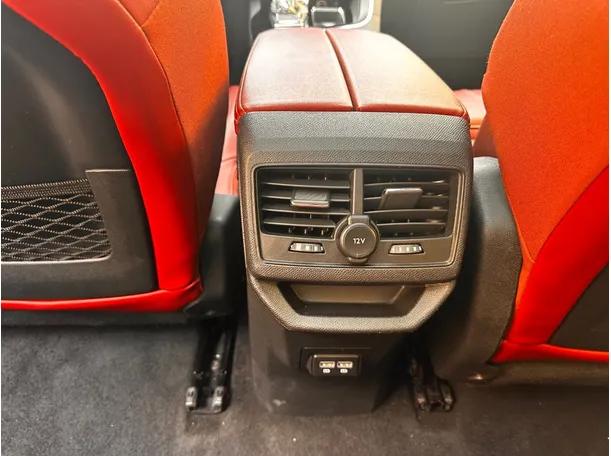 Car image 26
