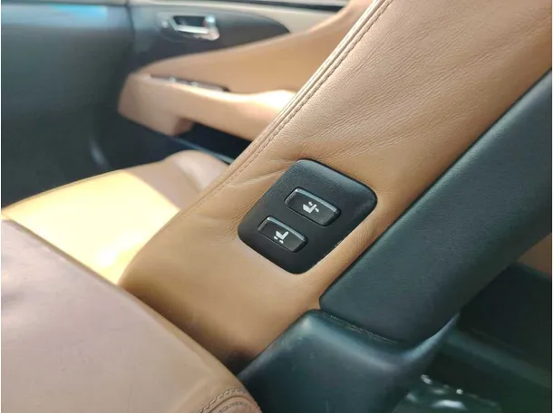 Car image 35