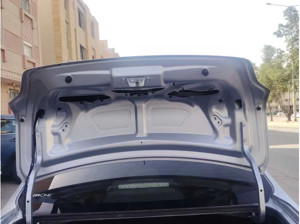 Car image 25