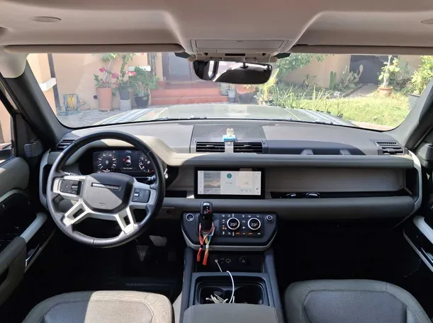 Car image 14