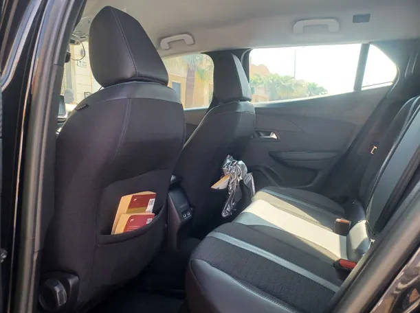 Car image 14