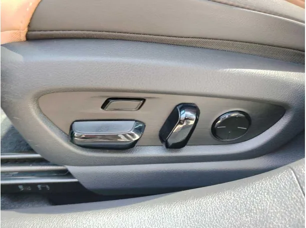 Car image 43