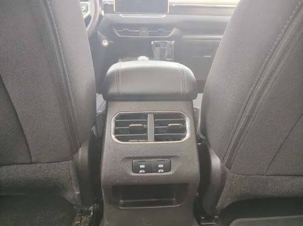 Car image 27
