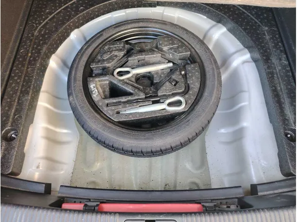 Car image 24