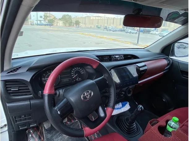Car image 12