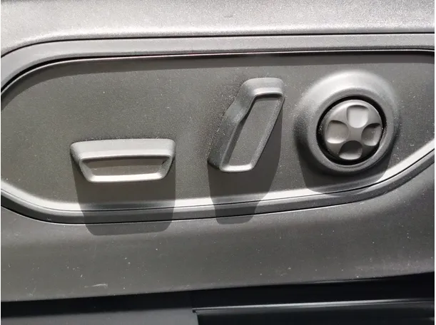 Car image 33
