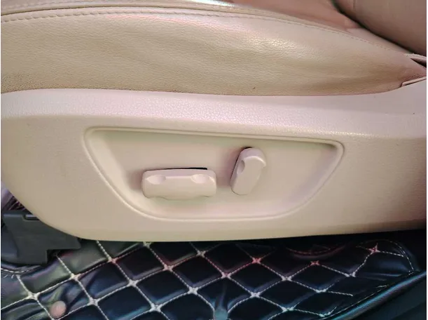 Car image 35