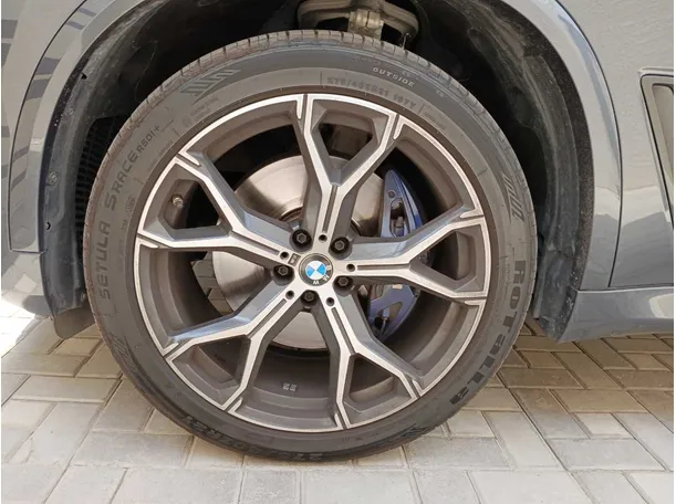 Car image 9