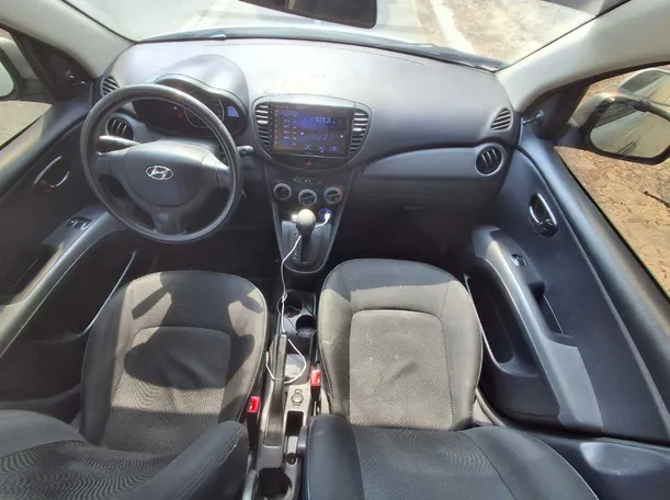 Car image 14