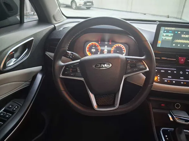 Car image 19