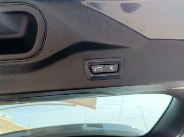 Car image 34