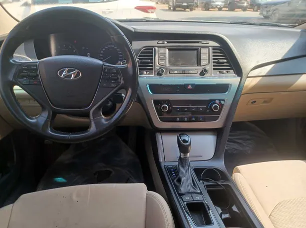 Car image 16