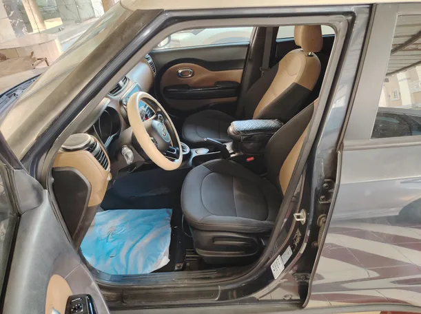 Car image 14