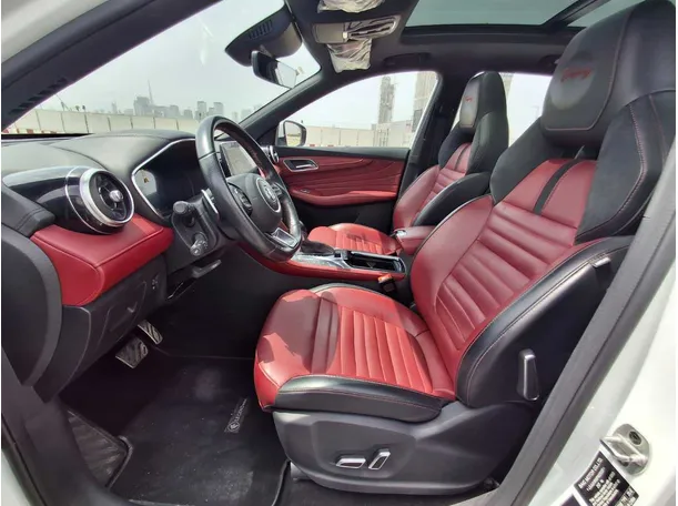 Car image 12