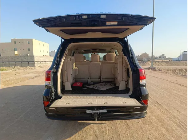Car image 24