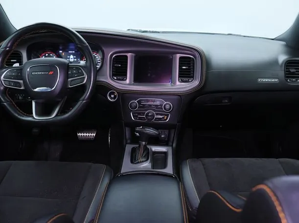 Car image 14