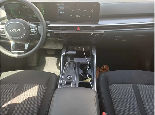 Car image 16