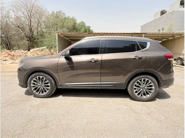 Car image 8