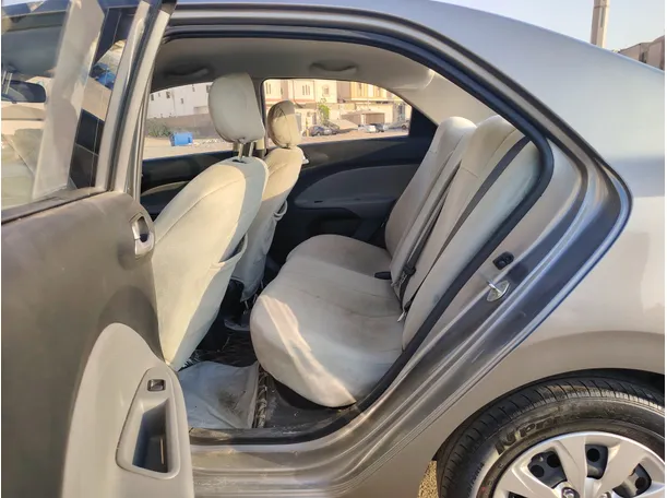 Car image 15