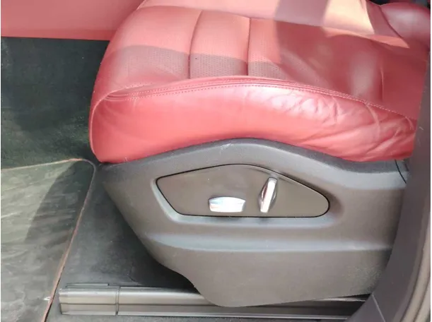 Car image 28