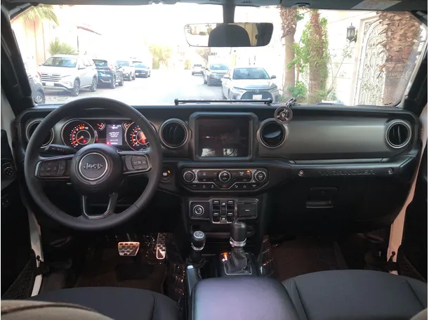 Car image 16
