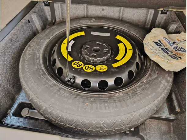 Car image 35