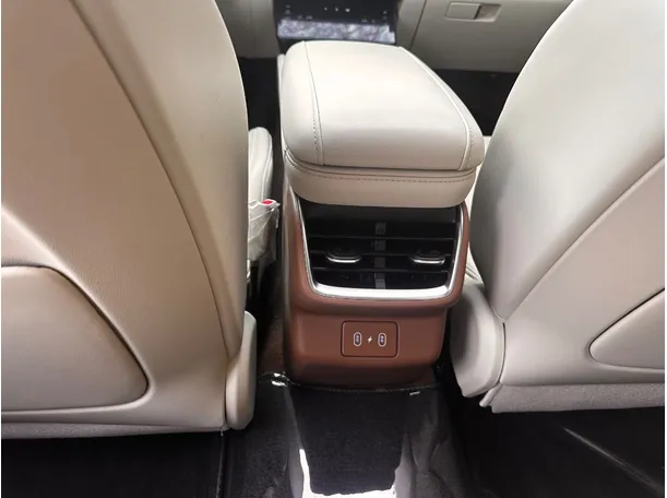 Car image 25