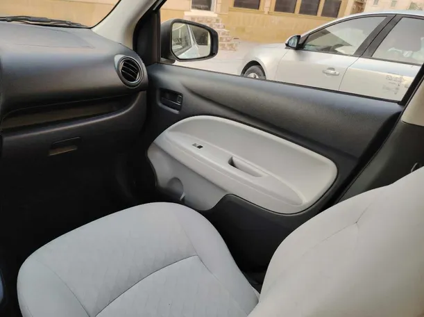 Car image 35