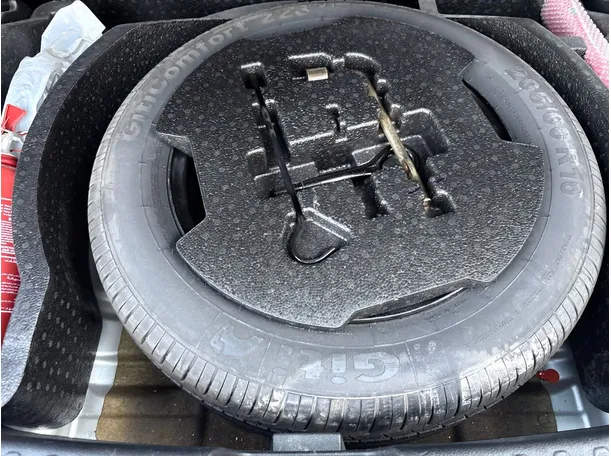 Car image 28
