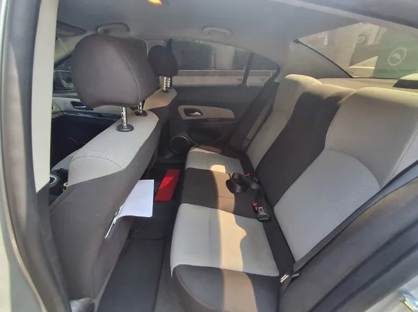 Car image 13