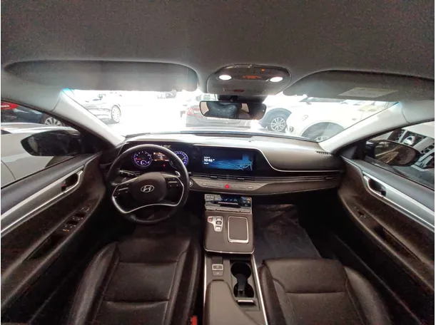 Car image 9
