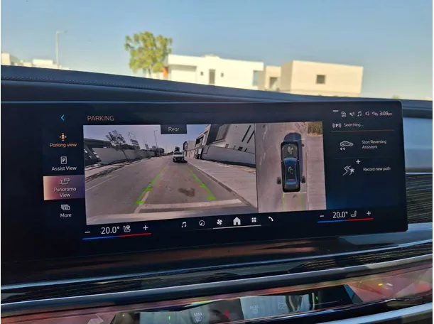 Car image 19