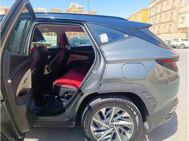 Car image 15