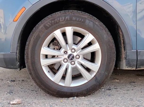 Car image 10