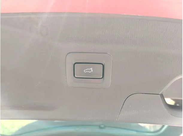 Car image 32