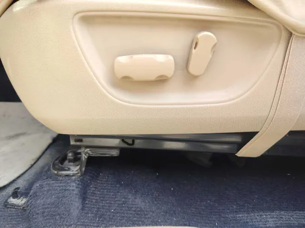 Car image 29