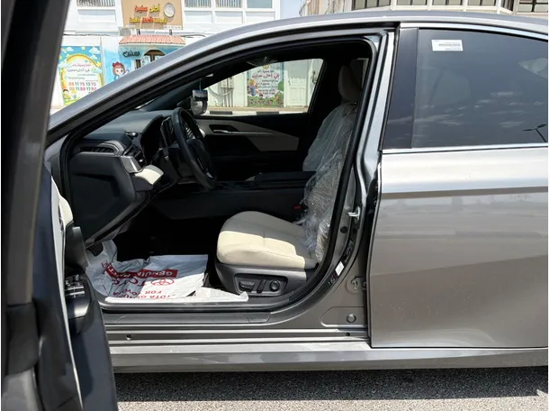 Car image 12
