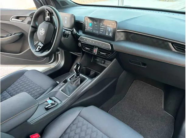 Car image 10