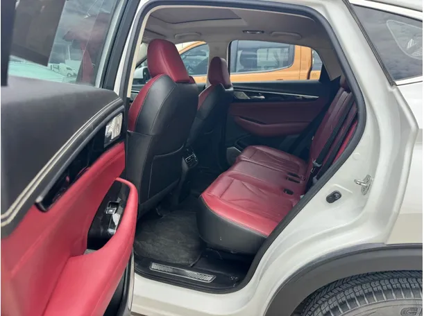 Car image 15