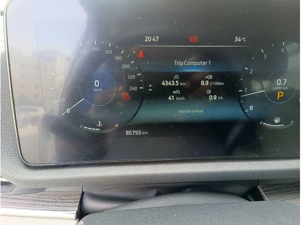 Car image 26