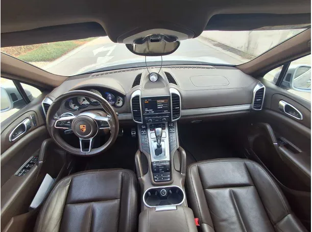 Car image 13